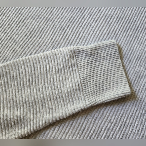 Elle Light Gray Ribbed Long Sleeve Tunic Sweater W/ Bow Accent - Size Medium - Picture 4 of 7